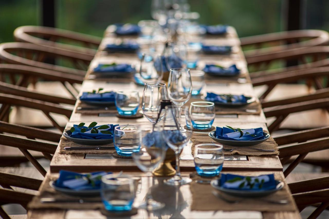 Hotel Adiwana Bisma Ubud Esterno foto A table set for a meal