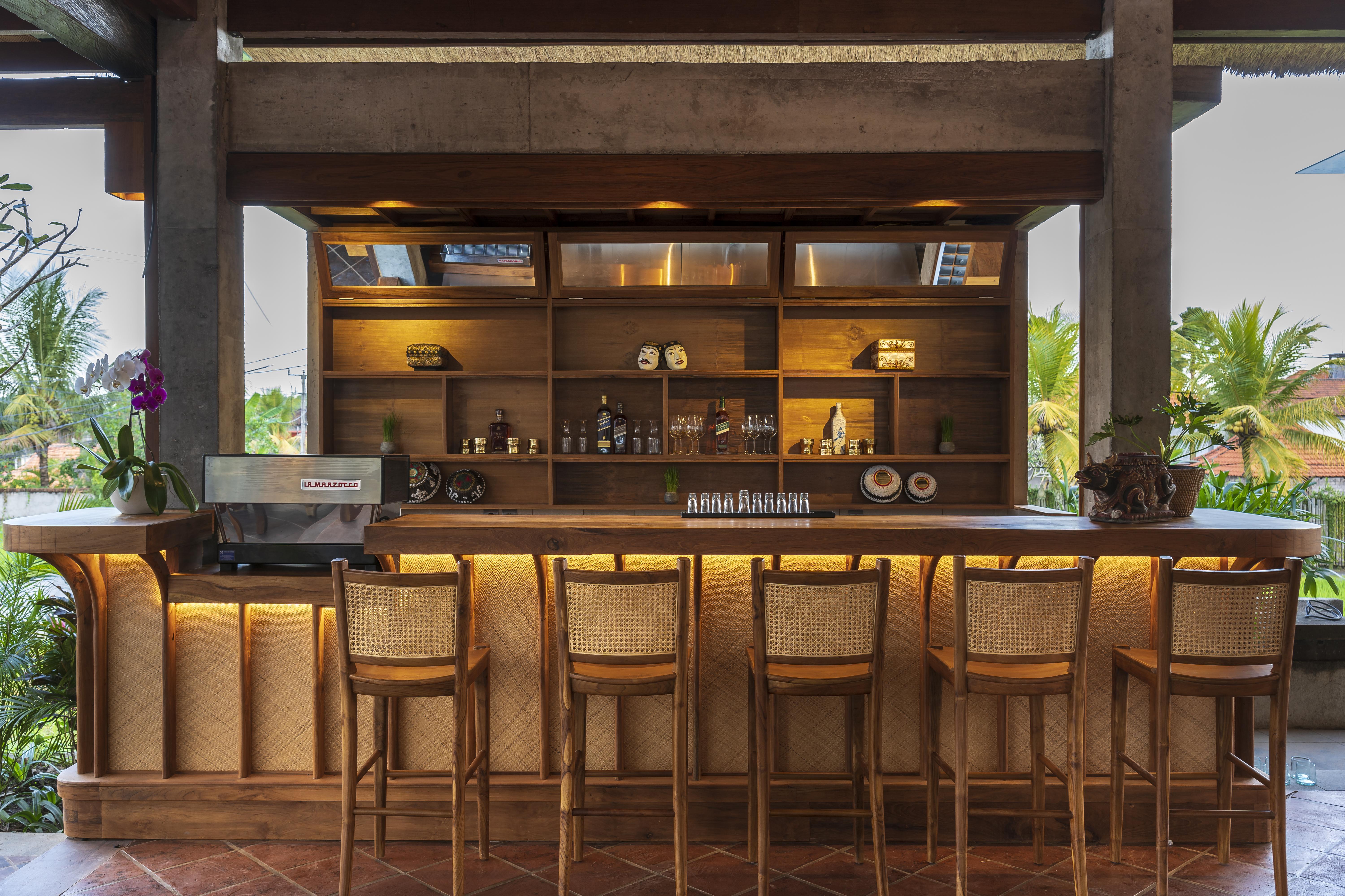 Hotel Adiwana Bisma Ubud Esterno foto The bar at the hotel