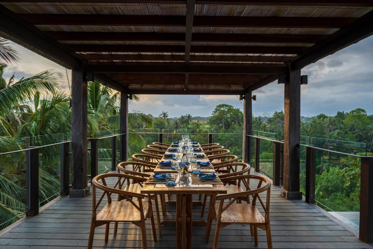 Hotel Adiwana Bisma Ubud Esterno foto The restaurant at the hotel
