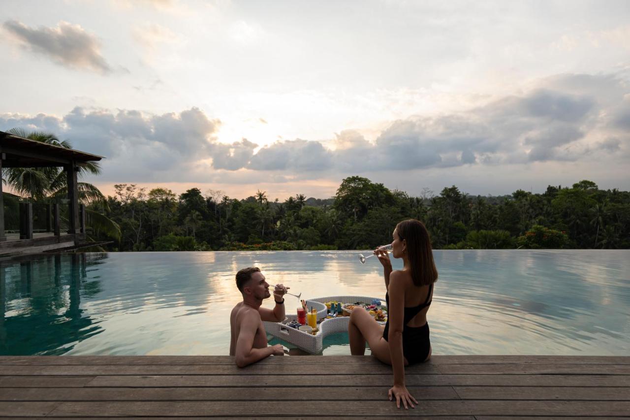 Hotel Adiwana Bisma Ubud Esterno foto The swimming pool at the Alila Manggis
