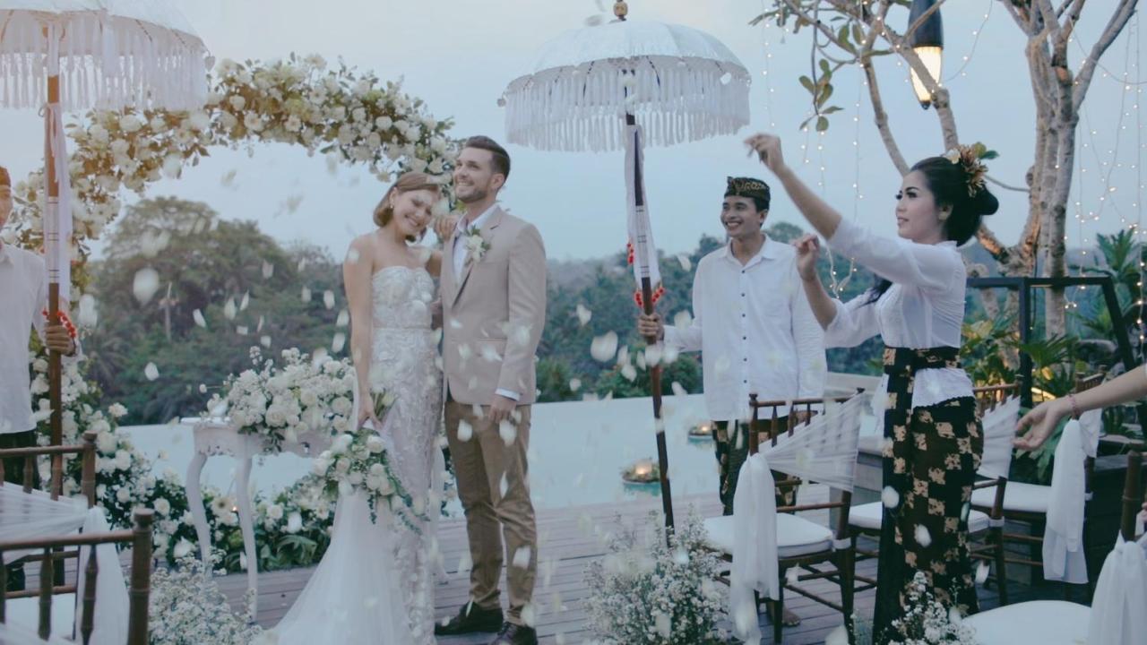 Hotel Adiwana Bisma Ubud Esterno foto A wedding in Bali
