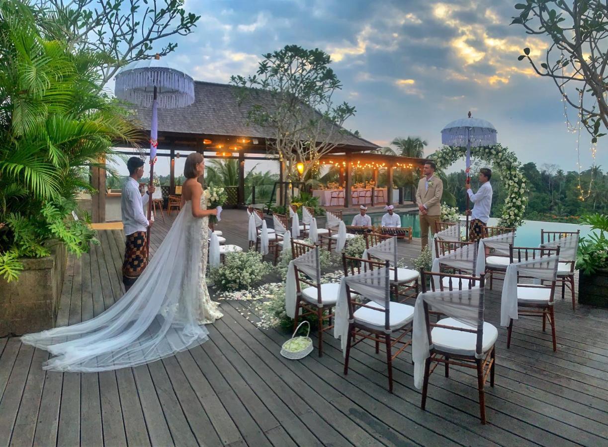 Hotel Adiwana Bisma Ubud Esterno foto A wedding at the hotel