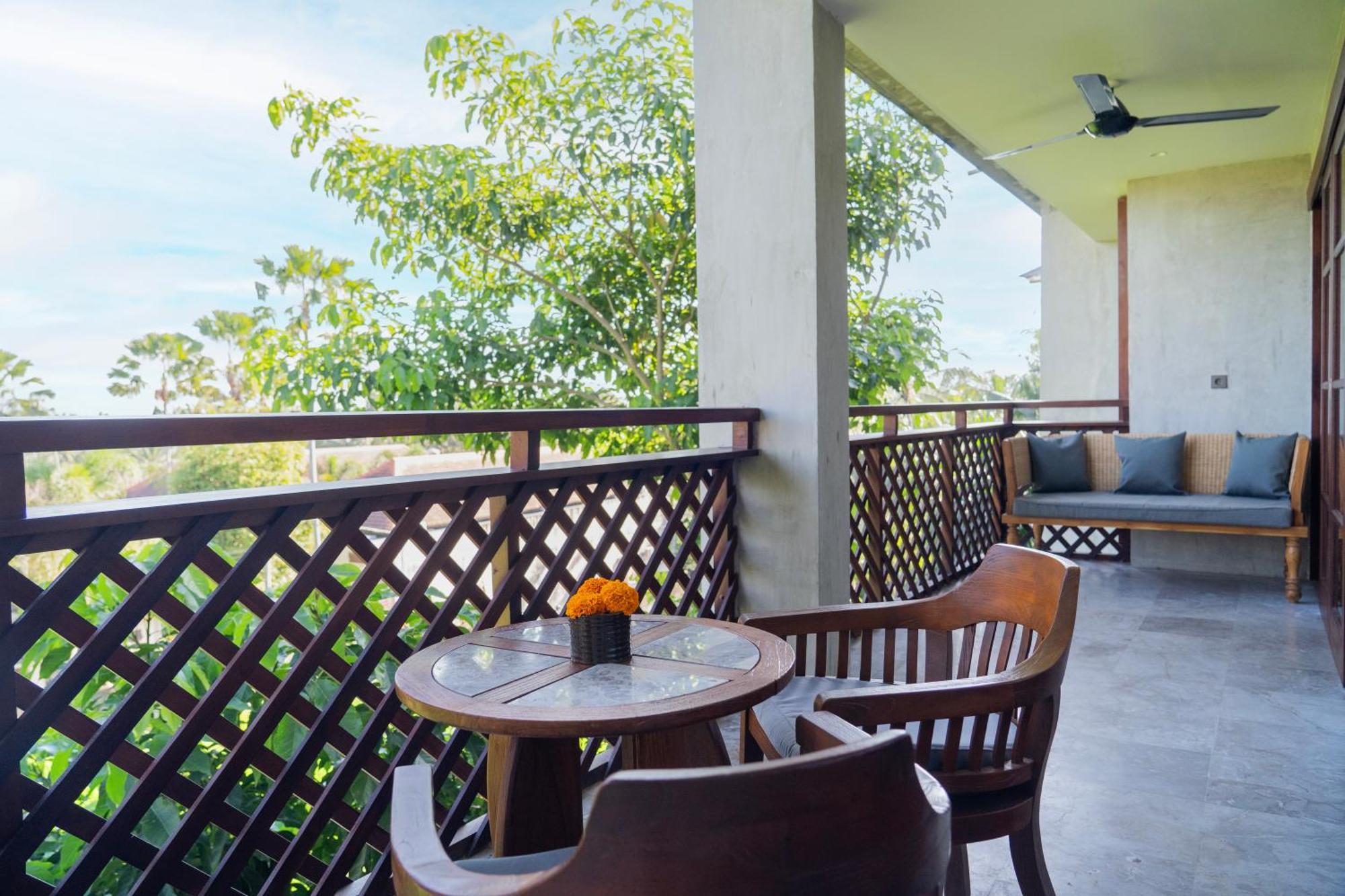 Hotel Adiwana Bisma Ubud Esterno foto A balcony at the hotel